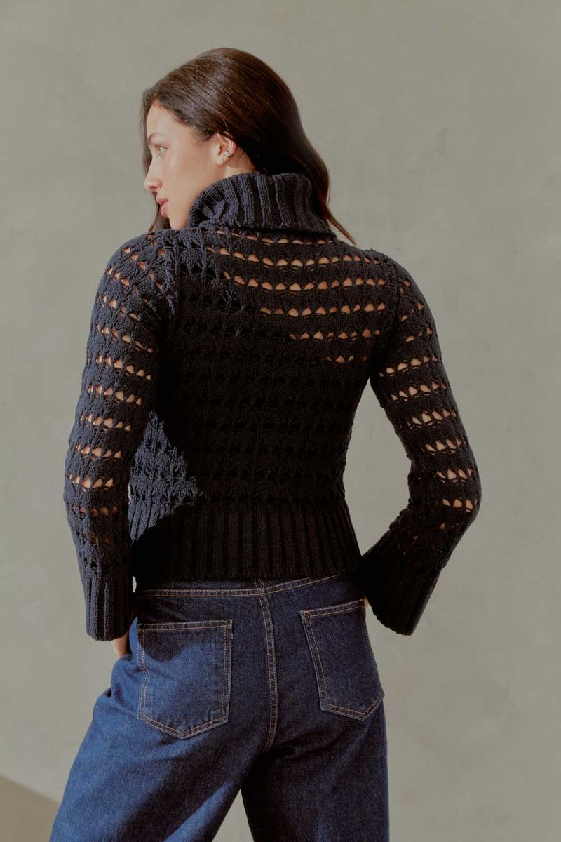 02038350_0566_3-BLUSA-VAZADA-GOLA-TRICOT