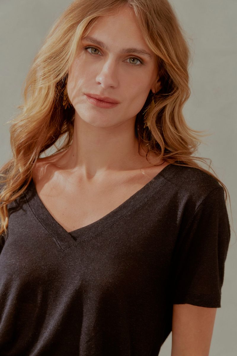 02039406_0002_2-BLUSA-MALHA-LINHO-DECOTE-V