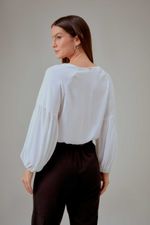 02039424_0001_3-BLUSA-TECIDO-DECOTE-V