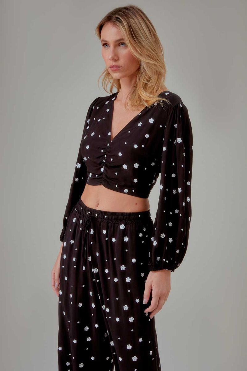 02039241_0002_1-BLUSA-BORDADO-POA-FLOR