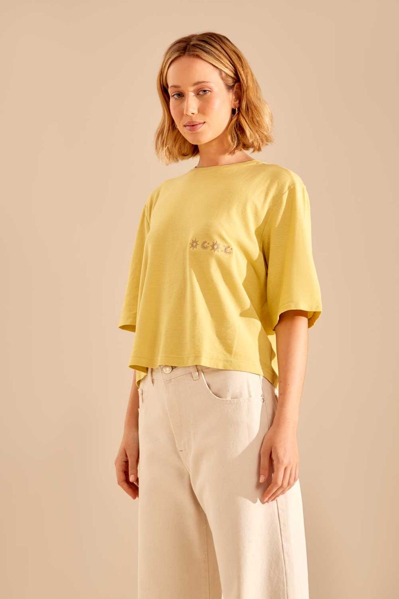 02040876_7916_2-TSHIRT-MALHA-BORDADO-ELEMENTOS