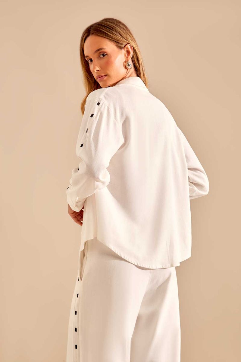02040939_0072_3-CAMISA-BORDADA-LINHO